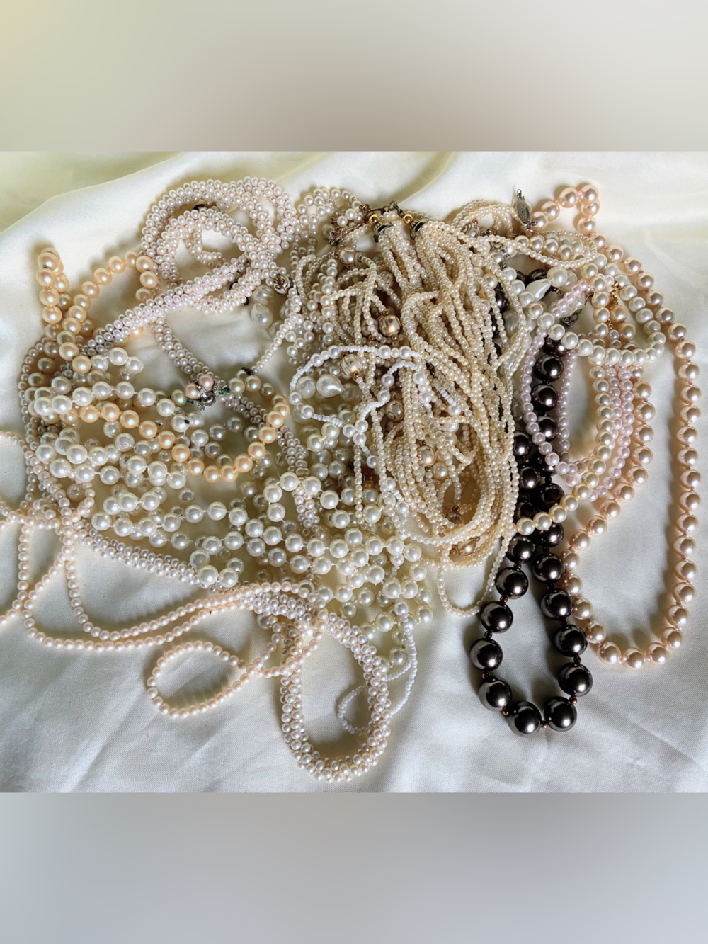 Lot of Pearl necklaces in various colors and styles #pearlnecklaces #jewelry
